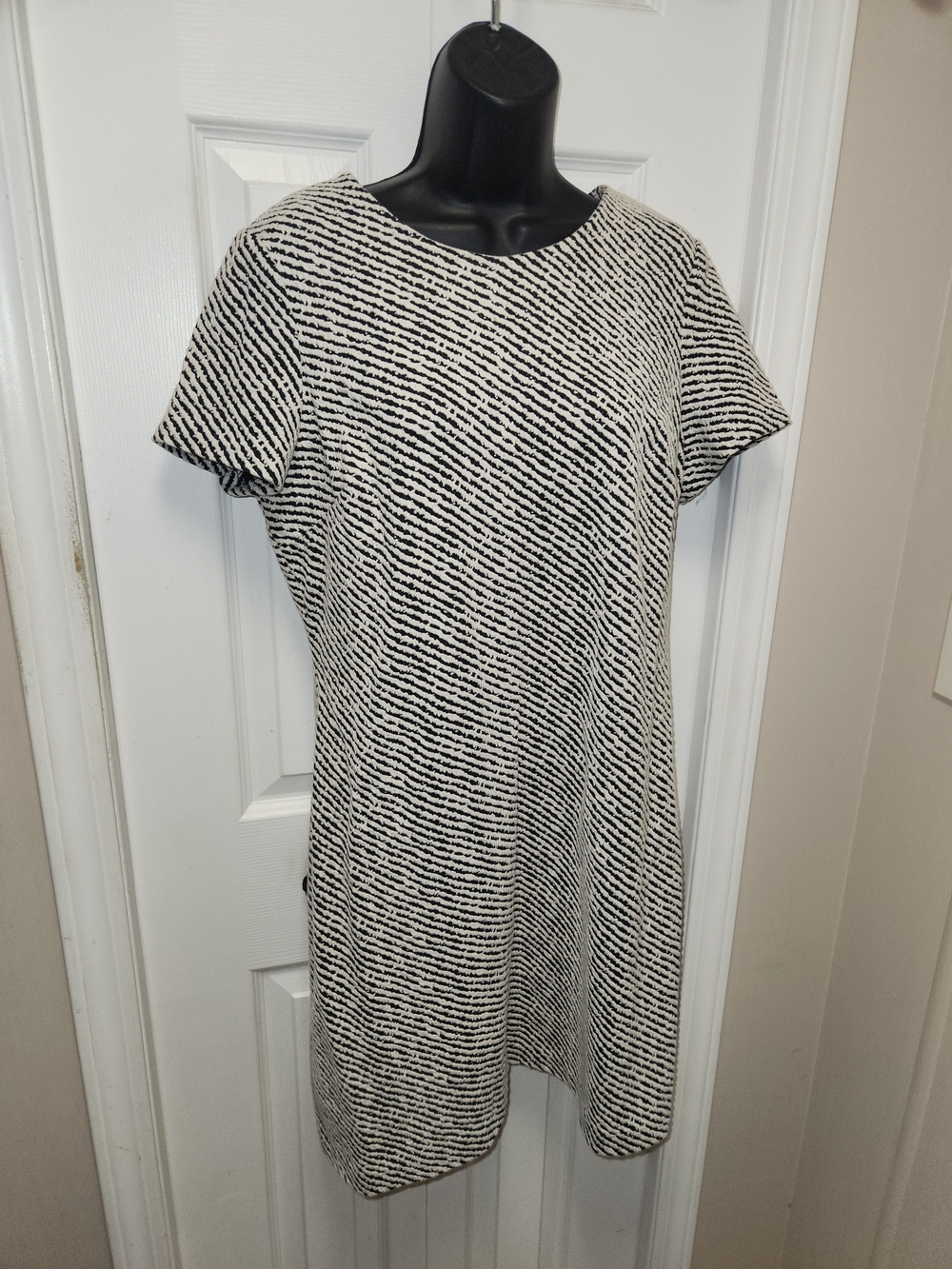🍉Calvin Klein Diagonal Stripe Shift Dress